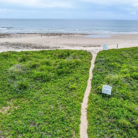 Charming Jacuzzi-Suite - Walk To Parsons Beach!